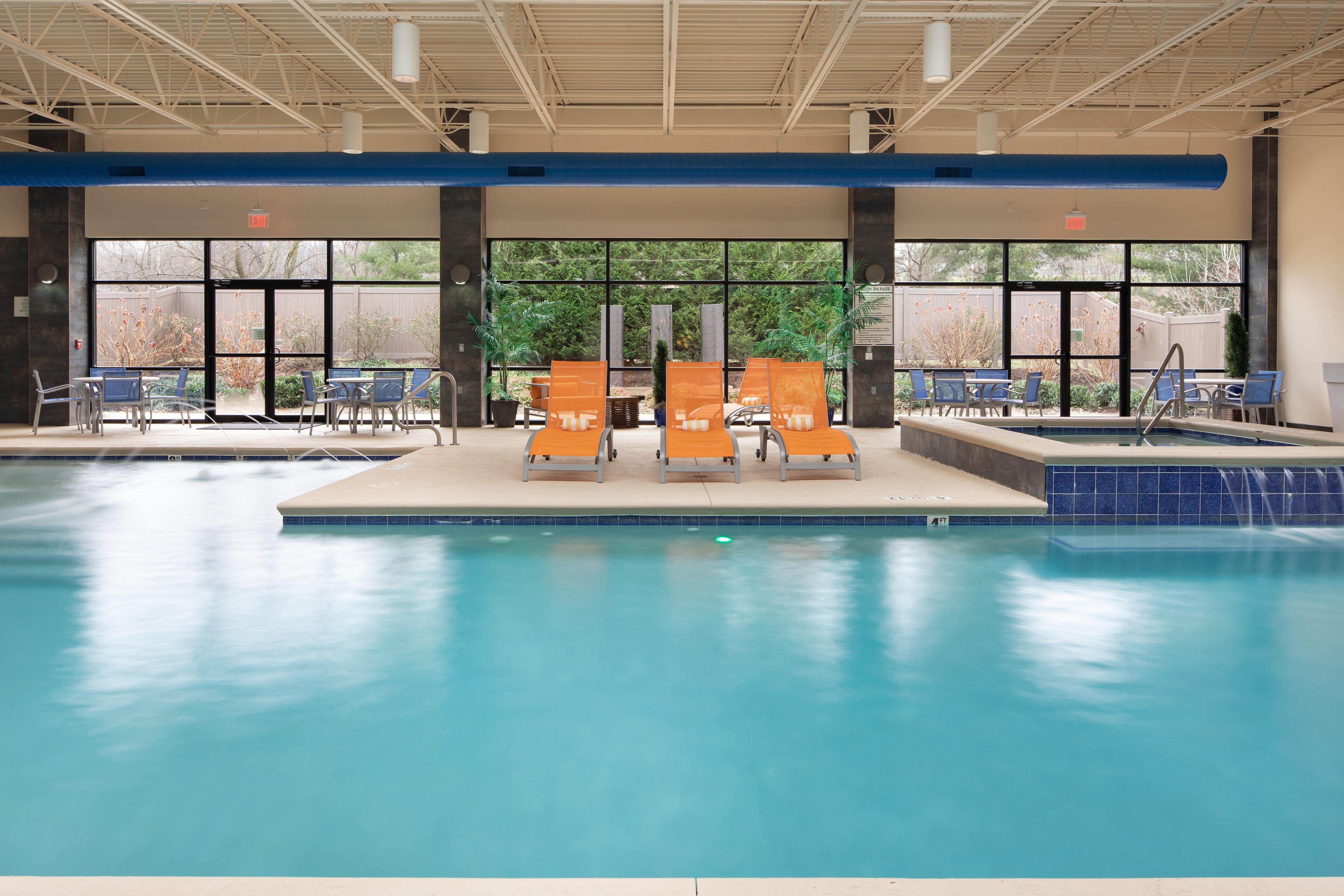 Holiday Inn And Suites Charleston West By Ihg Exterior photo